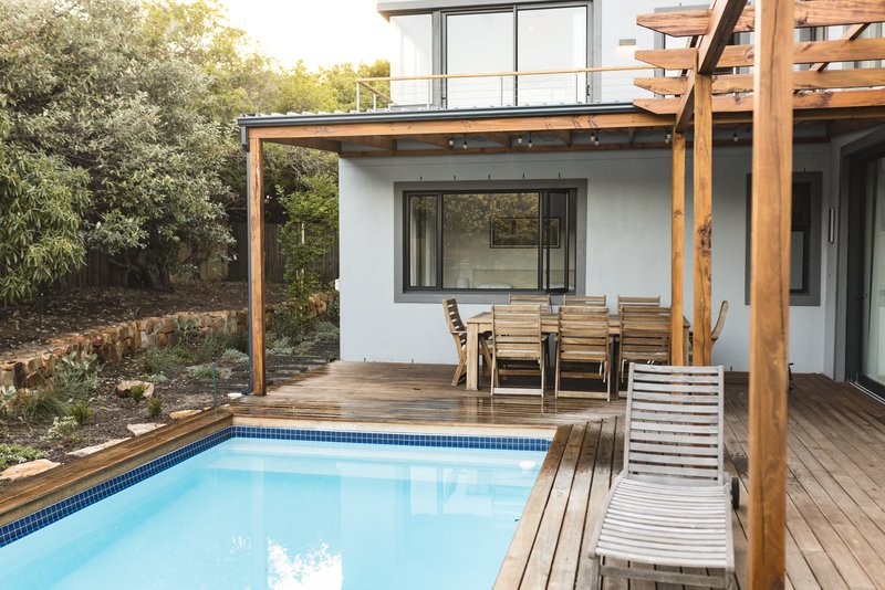 Patio trasero con alberca